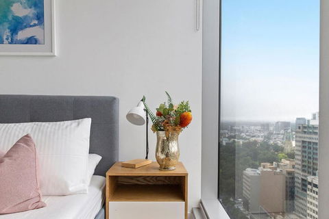 A Chic & Lovely 2BR Apt CBD With City Views - Darwin Tourism 1