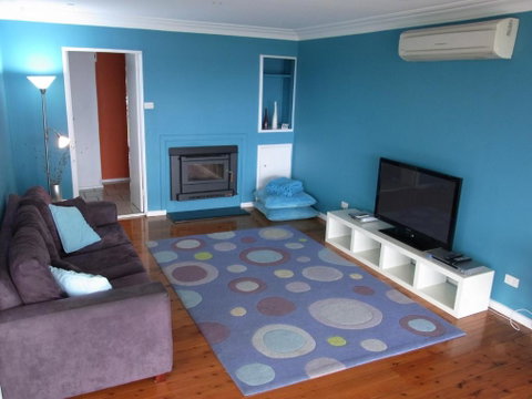 A LAKEHOUSE ESCAPE - A Waterfront Reserve On Shores Of Lake Macquarie - Darwin Tourism 4