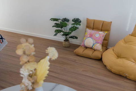 Amazing 4 Rooms House Near SpringField Lakes - Darwin Tourism 1