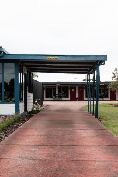 Avon River Inn - Darwin Tourism 1