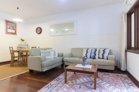 B2 Crawley Apartment 1 BRM & Sleepout Near UWA - Darwin Tourism 0