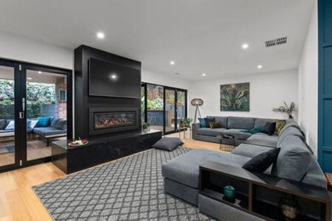 BADGER HOUSE - 4 Bed, 4 Bath, Stunning Entertainer Plus Fire - Darwin Tourism 0