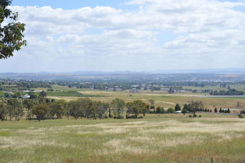 BATHURST GOLDFIELDS RESIDENCE On MOUNT PANORAMA - Darwin Tourism 1
