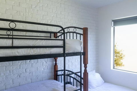 BAY PROPERTIES . Beach Street - Darwin Tourism 4