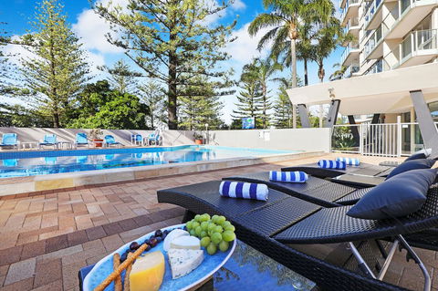 Pacific Regis Beachfront Holiday Apartments - Darwin Tourism 1