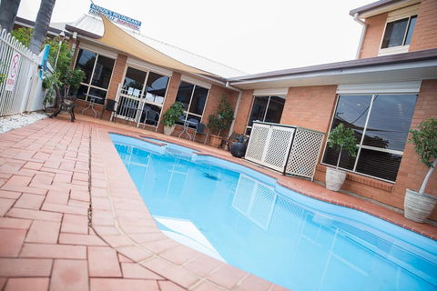 Charleville Motel - Darwin Tourism 1