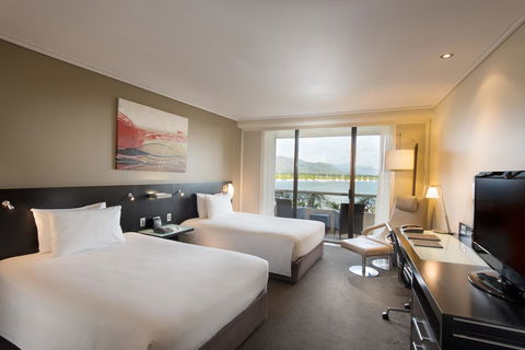 Hilton Cairns - Darwin Tourism 1