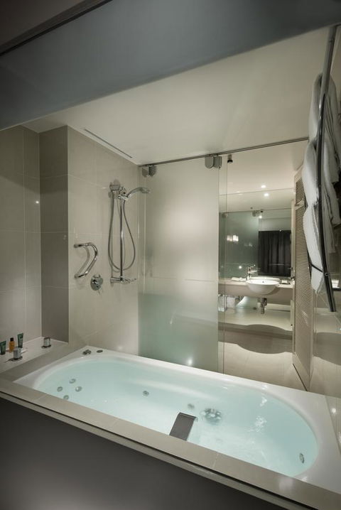 Hilton Cairns - Darwin Tourism 4
