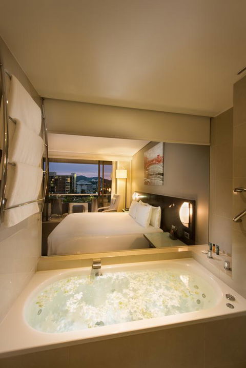 Hilton Cairns - Darwin Tourism 22