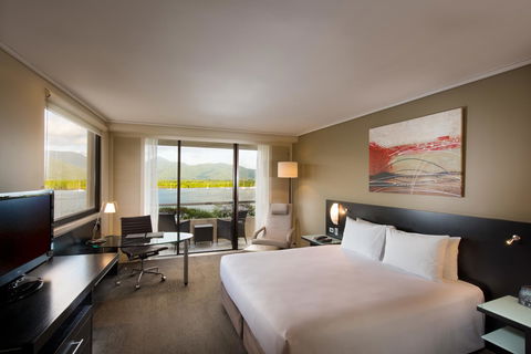 Hilton Cairns - Darwin Tourism 7
