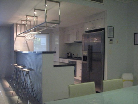 Beachfront Holiday Apartment To Rent For Short And Long Stays - Darwin Tourism 1