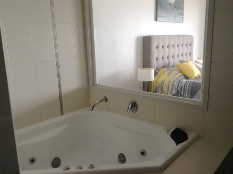 Beachfront Holiday Apartment To Rent For Short And Long Stays - Darwin Tourism 7