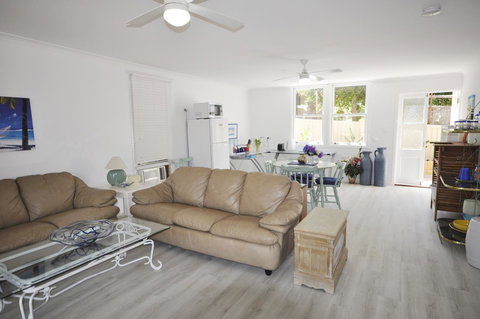 Retro Beach Flat - Darwin Tourism 14