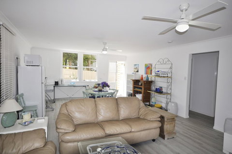 Retro Beach Flat - Darwin Tourism 3