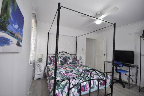 Retro Beach Flat - Darwin Tourism 7