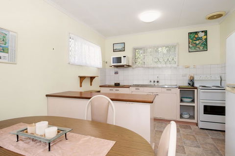 Lowset, Pet Friendly Cottage - Sunset Ave, Bongaree - Darwin Tourism 1