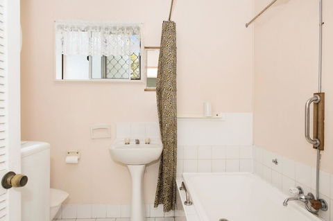Lowset, Pet Friendly Cottage - Sunset Ave, Bongaree - Darwin Tourism 17
