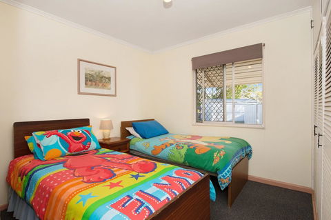 Lowset, Pet Friendly Cottage - Sunset Ave, Bongaree - Darwin Tourism 7