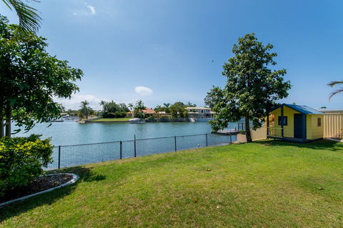Lowset Home On The Canal - Dolphin Dr, Bongaree - Darwin Tourism 10