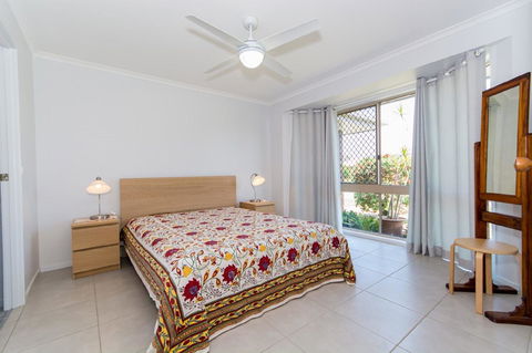 Lowset Home On The Canal - Dolphin Dr, Bongaree - Darwin Tourism 9