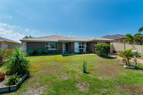 Lowset Home On The Canal - Dolphin Dr, Bongaree - Darwin Tourism 6