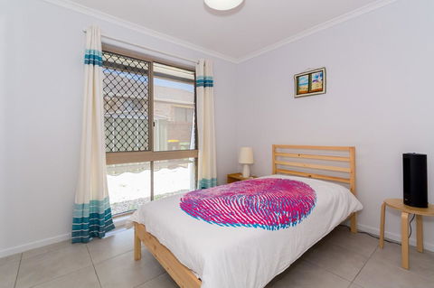 Lowset Home On The Canal - Dolphin Dr, Bongaree - Darwin Tourism 17
