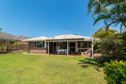 Lowset Home On The Canal - Dolphin Dr, Bongaree - Darwin Tourism 3
