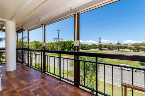 Spacious Unit Overlooking Moreton Bay - Boyd St, Woorim - Darwin Tourism 9