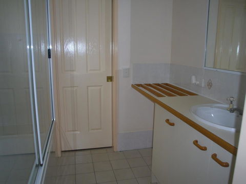 Ground Floor, Family Unit On The Canal With Free WIFI! - Darwin Tourism 5