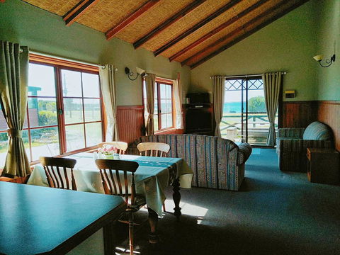 Baudins Accommodation And Restaurant - Darwin Tourism 3
