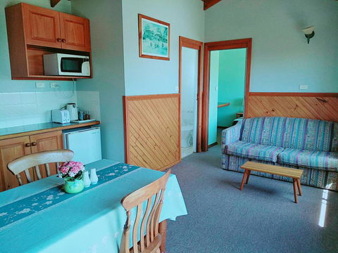 Baudins Accommodation And Restaurant - Darwin Tourism 9