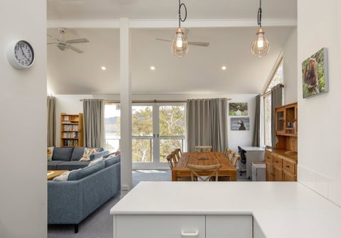 'Matilda' - Spacious & Centrally Located With Great Lake Views - Darwin Tourism 2