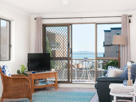 1 'BAHIA', 47 RONALD AVE - GREAT LOCATION WITH FILTERED WATER VIEWS - Darwin Tourism 3