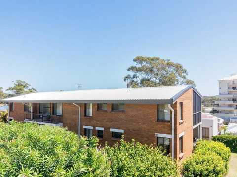 1 'BAHIA', 47 RONALD AVE - GREAT LOCATION WITH FILTERED WATER VIEWS - Darwin Tourism 1