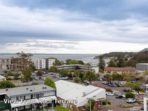 1 'Seaview', 9 Church Street - Huge Air Conditioned Unit With Lift & WIFI - Darwin Tourism 0