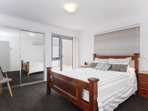 1 'Seaview', 9 Church Street - Huge Air Conditioned Unit With Lift & WIFI - Darwin Tourism 3