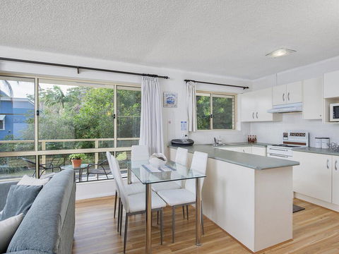 2 'Shoal Court', 7 Lillian Street - Fabulous Location With Water Views - Darwin Tourism 3
