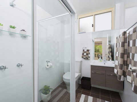 2 'Shoal Court', 7 Lillian Street - Fabulous Location With Water Views - Darwin Tourism 1