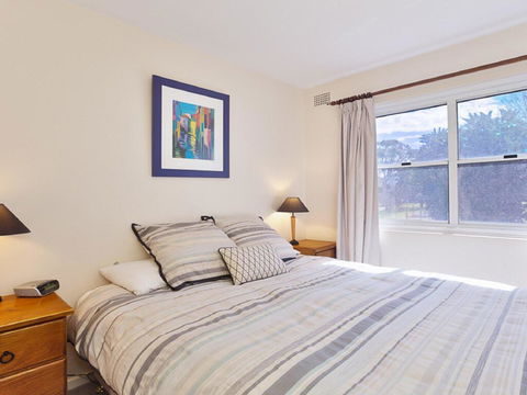2 'Sunnie Belle' 3 Victoria Parade- Water Views Over Nelson Bay Foreshore - Darwin Tourism 1