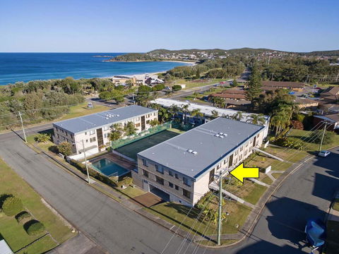 2 'The Dunes', 38 Marine Drive - Pool, Tennis Court And So Close To The Beach - Darwin Tourism 0