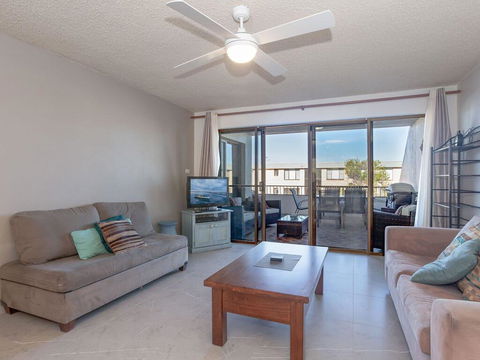 2 'The Dunes', 38 Marine Drive - Pool, Tennis Court And So Close To The Beach - Darwin Tourism 2