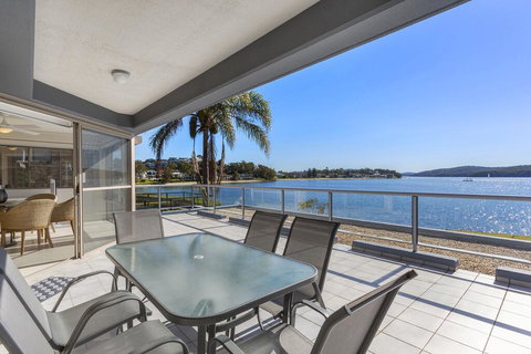 2 The Shores Soldiers Point - Waterfront - Uninterrupted Water Views INCLUDING ALL LINEN & TOWELS, Free Wi-Fi - Darwin Tourism 0