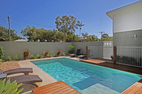 22 Sorrento Avenue, Coolum Beach - Linen Supplied PET FRIENDLY - 500 BOND - Darwin Tourism 0