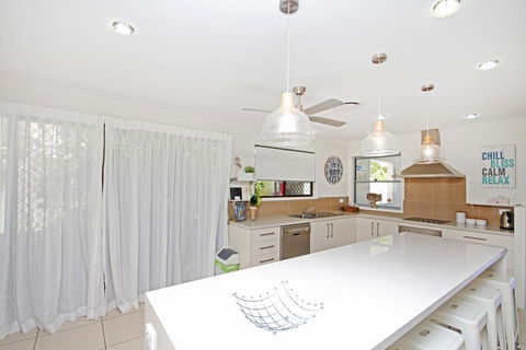 22 Sorrento Avenue, Coolum Beach - Linen Supplied PET FRIENDLY - 500 BOND - Darwin Tourism 3