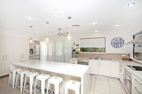 22 Sorrento Avenue, Coolum Beach - Linen Supplied PET FRIENDLY - 500 BOND - Darwin Tourism 2