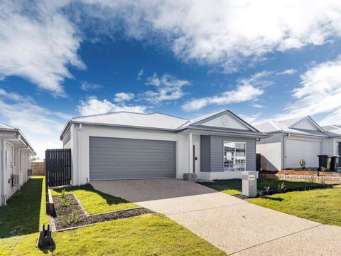 Brand New Comfy Home, 4Bedroom, Designer Furniture - Darwin Tourism 3