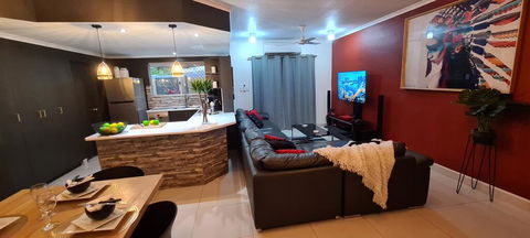 3 BEDROOM CITY ESCAPE - CHAMPAGNE STAYS Darwin - Darwin Tourism 1