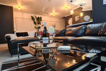 3 BEDROOM CITY ESCAPE - CHAMPAGNE STAYS Darwin with Darwin Tourism