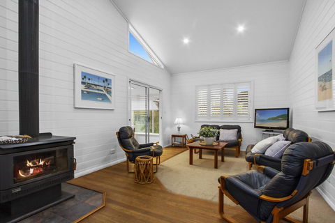 3 Macleay St, Narrawallee - Darwin Tourism 2