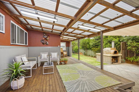 3 Macleay St, Narrawallee - Darwin Tourism 3